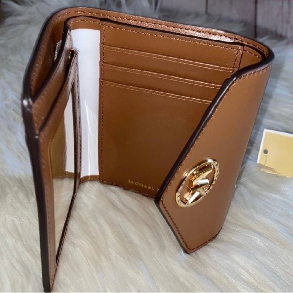 Michael Kors DOVER Half Moon Messenger/CARMEN Wallet 2pc Set - Picture 7 of 8